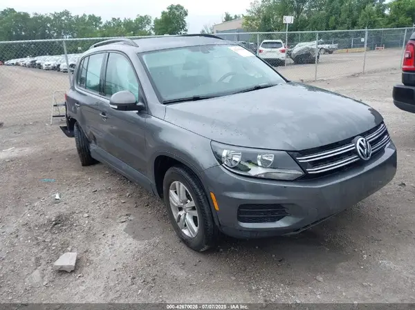 WVGAV7AX2HK022751 2017 VOLKSWAGEN TIGUAN - Image 1