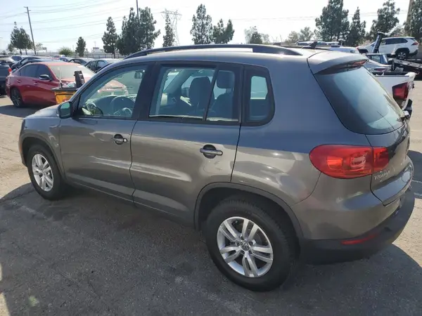 WVGAV7AX2HK030901 2017 VOLKSWAGEN TIGUAN - Image 2