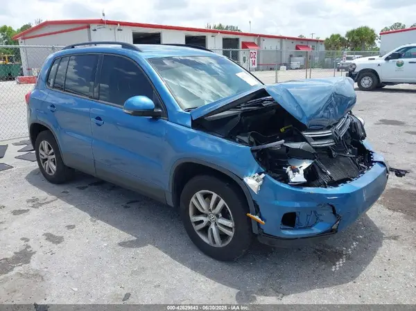 WVGAV7AX2HK033670 2017 VOLKSWAGEN TIGUAN - Image 1