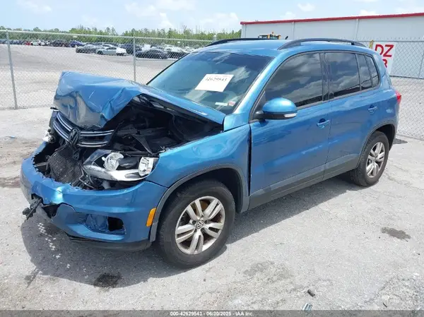 WVGAV7AX2HK033670 2017 VOLKSWAGEN TIGUAN - Image 2