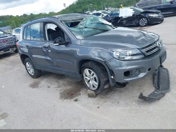 WVGAV7AX2HK033846 2017 VOLKSWAGEN TIGUAN - Image 1