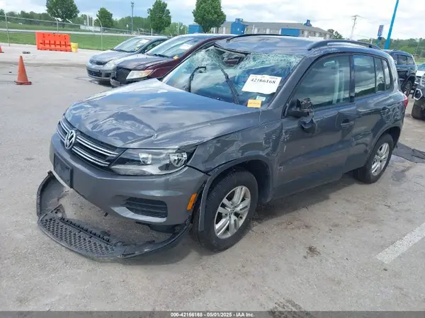 WVGAV7AX2HK033846 2017 VOLKSWAGEN TIGUAN - Image 2