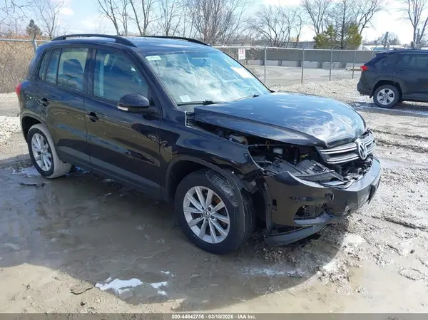 WVGAV7AX2HK042014 2017 VOLKSWAGEN TIGUAN - Image 1