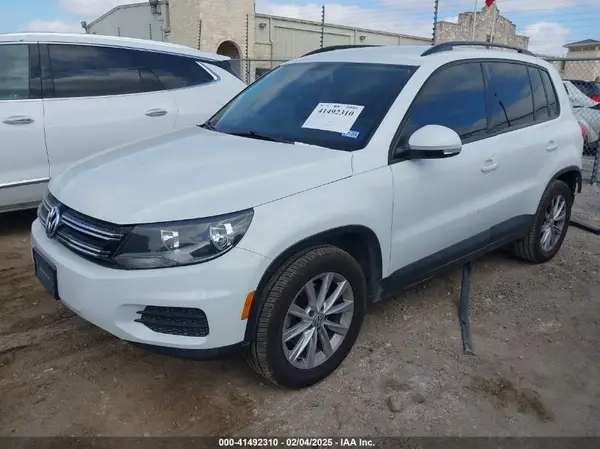 WVGAV7AX2HK042353 2017 VOLKSWAGEN TIGUAN - Image 2