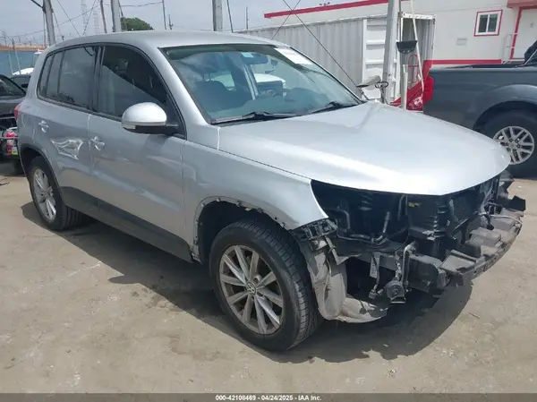 WVGAV7AX2HK043695 2017 VOLKSWAGEN TIGUAN - Image 1