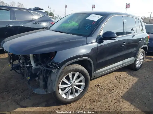 WVGAV7AX2HK045091 2017 VOLKSWAGEN TIGUAN - Image 2