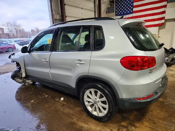 WVGAV7AX2HK053949 2017 VOLKSWAGEN TIGUAN - Image 2