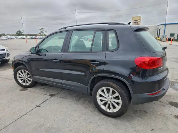 WVGAV7AX2JK000562 2018 VOLKSWAGEN TIGUAN - Image 2