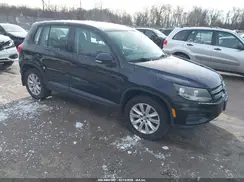 WVGAV7AX2JK001596 2018 VOLKSWAGEN TIGUAN