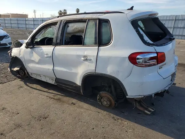 WVGAV7AX2JK002053 2018 VOLKSWAGEN TIGUAN - Image 2
