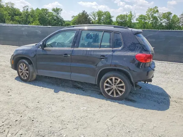WVGAV7AX2JK003302 2018 VOLKSWAGEN TIGUAN - Image 2