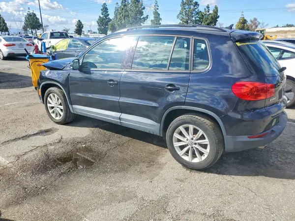 WVGAV7AX2JK004403 2018 VOLKSWAGEN TIGUAN - Image 2