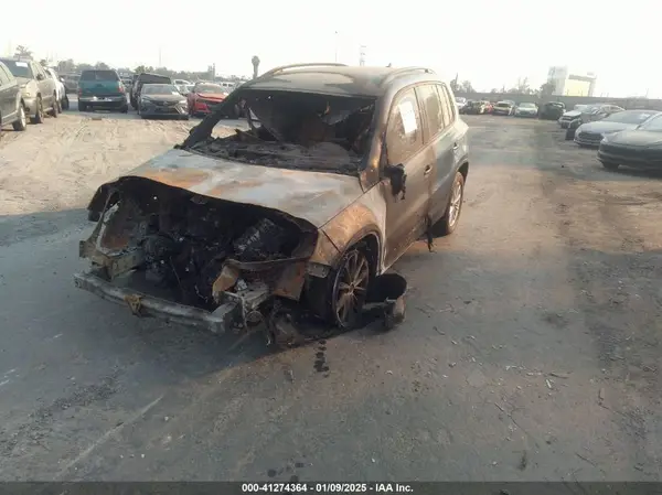 WVGAV7AX2JK004949 2018 VOLKSWAGEN TIGUAN - Image 2