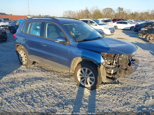 WVGAV7AX2JK005325 2018 VOLKSWAGEN TIGUAN - Image 1