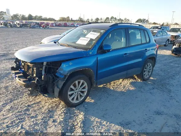 WVGAV7AX2JK005325 2018 VOLKSWAGEN TIGUAN - Image 2