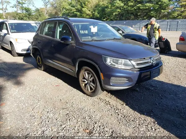 WVGAV7AX3GW523736 2016 VOLKSWAGEN TIGUAN - Image 1