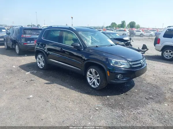 WVGAV7AX3GW527446 2016 VOLKSWAGEN TIGUAN - Image 1