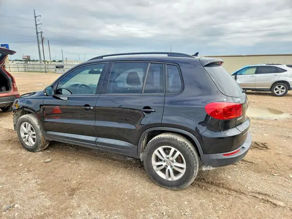 WVGAV7AX3HK000953 2017 VOLKSWAGEN TIGUAN - Image 2