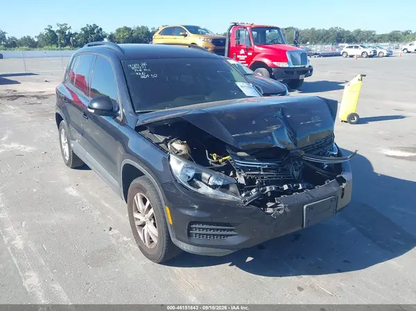 WVGAV7AX3HK013136 2017 VOLKSWAGEN TIGUAN - Image 1