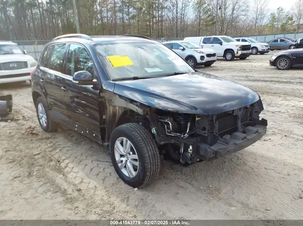 WVGAV7AX3HK016330 2017 VOLKSWAGEN TIGUAN - Image 1