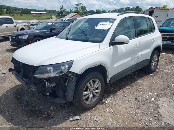 WVGAV7AX3HK018868 2017 VOLKSWAGEN TIGUAN - Image 2