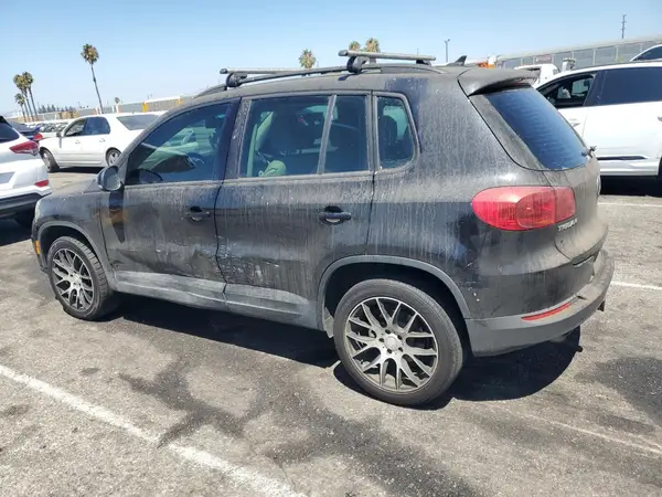 WVGAV7AX3HK022564 2017 VOLKSWAGEN TIGUAN - Image 2