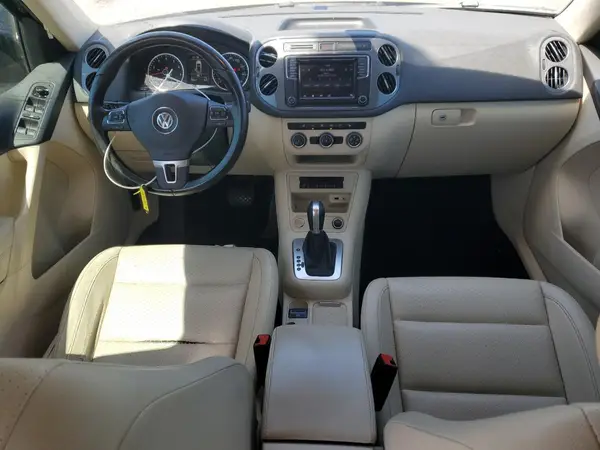 WVGAV7AX3HK022564 2017 VOLKSWAGEN TIGUAN - Image 8