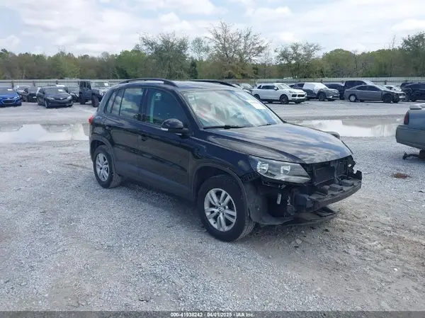 WVGAV7AX3HK022628 2017 VOLKSWAGEN TIGUAN - Image 1