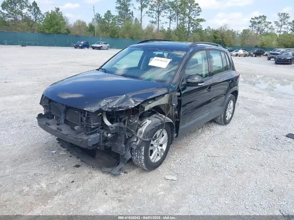 WVGAV7AX3HK022628 2017 VOLKSWAGEN TIGUAN - Image 2