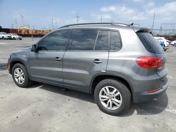WVGAV7AX3HK025674 2017 VOLKSWAGEN TIGUAN - Image 2