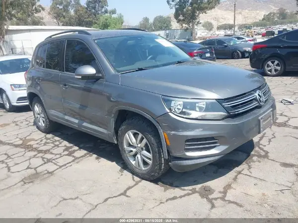 WVGAV7AX3HK027652 2017 VOLKSWAGEN TIGUAN - Image 1