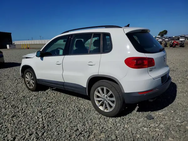 WVGAV7AX3HK042796 2017 VOLKSWAGEN TIGUAN - Image 2