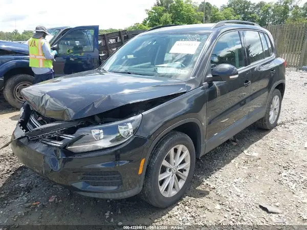 WVGAV7AX3HK043141 2017 VOLKSWAGEN TIGUAN - Image 2
