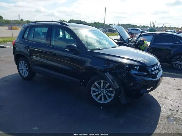 WVGAV7AX3HK047089 2017 VOLKSWAGEN TIGUAN - Image 1