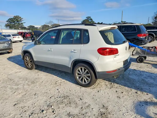 WVGAV7AX3HK054124 2017 VOLKSWAGEN TIGUAN - Image 2