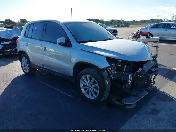 WVGAV7AX3JK001963 2018 VOLKSWAGEN TIGUAN - Image 1