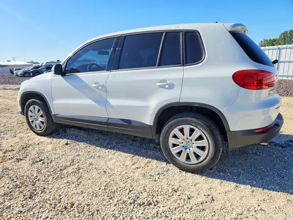 WVGAV7AX3JK004605 2018 VOLKSWAGEN TIGUAN - Image 2