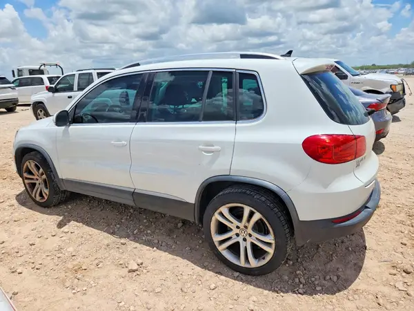 WVGAV7AX4GW516925 2016 VOLKSWAGEN TIGUAN - Image 2