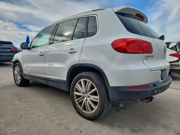 WVGAV7AX4GW531487 2016 VOLKSWAGEN TIGUAN - Image 2
