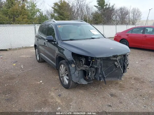 WVGAV7AX4GW575683 2016 VOLKSWAGEN TIGUAN - Image 1