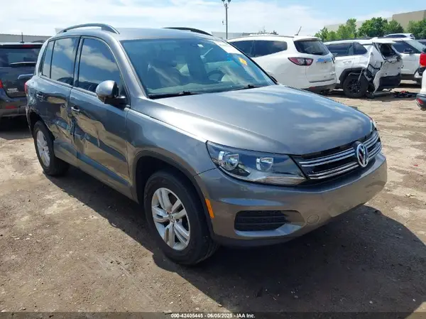 WVGAV7AX4GW579880 2016 VOLKSWAGEN TIGUAN - Image 1