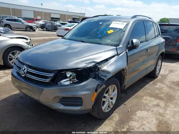 WVGAV7AX4GW579880 2016 VOLKSWAGEN TIGUAN - Image 2