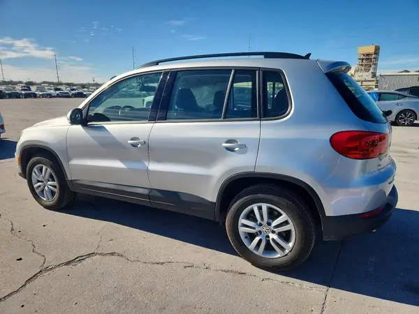 WVGAV7AX4HK000895 2017 VOLKSWAGEN TIGUAN - Image 2