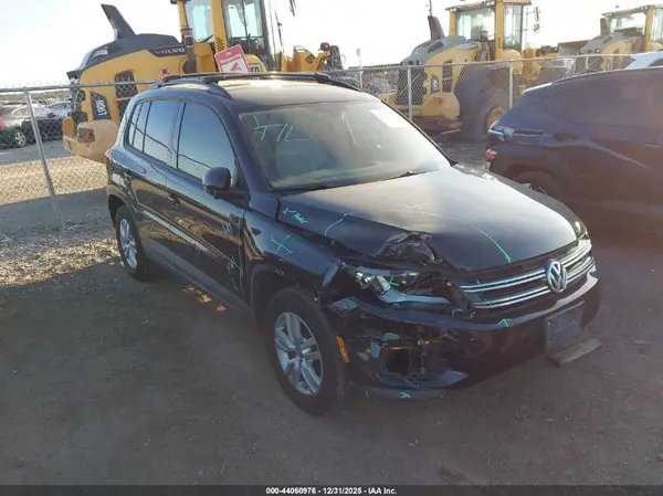 WVGAV7AX4HK025750 2017 VOLKSWAGEN TIGUAN - Image 1