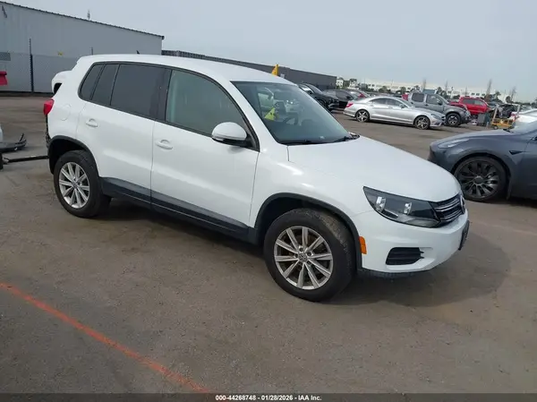 WVGAV7AX4HK051958 2017 VOLKSWAGEN TIGUAN - Image 1