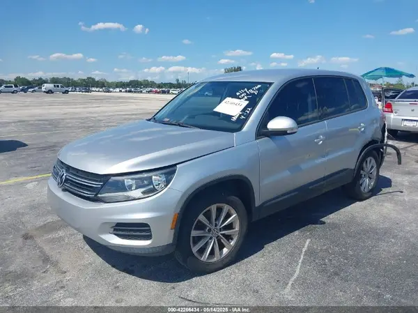 WVGAV7AX4JK001874 2018 VOLKSWAGEN TIGUAN - Image 2