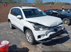 WVGAV7AX4JK005911 2018 VOLKSWAGEN TIGUAN
