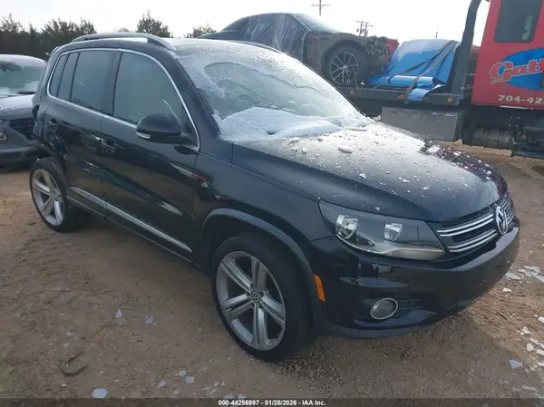WVGAV7AX5GW035761 2016 VOLKSWAGEN TIGUAN - Image 1