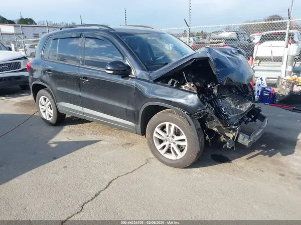 WVGAV7AX5GW520045 2016 VOLKSWAGEN TIGUAN - Image 1