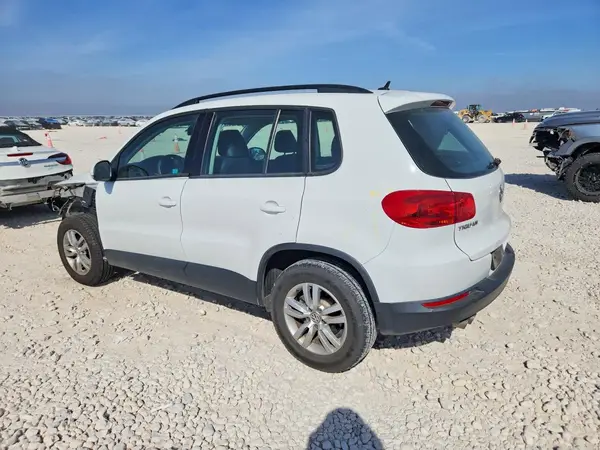 WVGAV7AX5GW602826 2016 VOLKSWAGEN TIGUAN - Image 2
